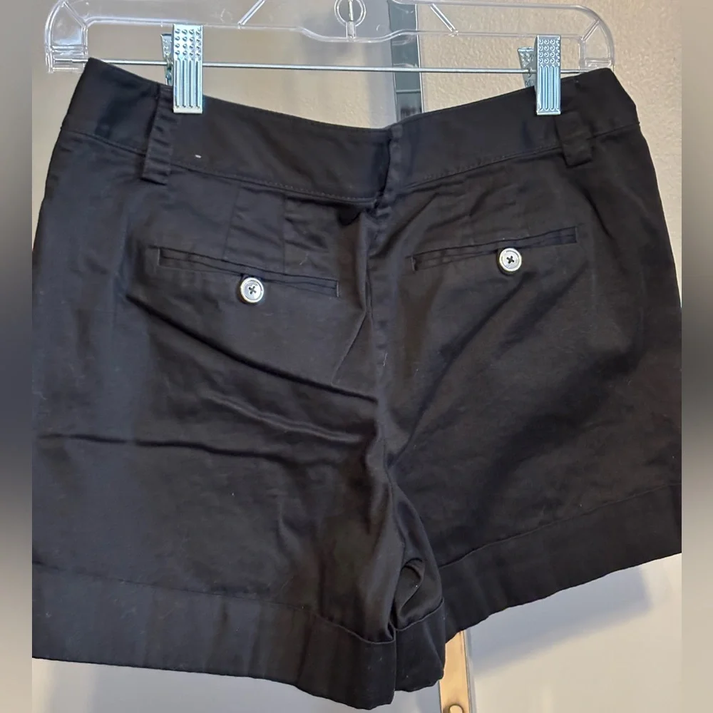 White‎ House Black Market Shorts Dress Black Women's Size 4 Silver Accents EUC